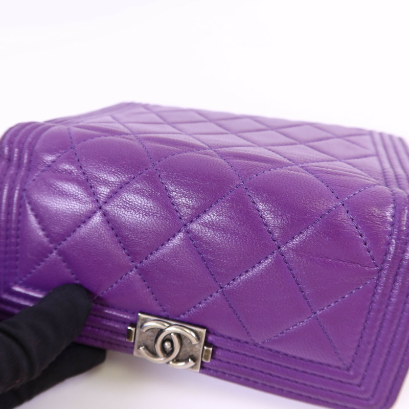 CHANEL 羊皮皮革Boy Bifold Wallet銀扣錢包-17