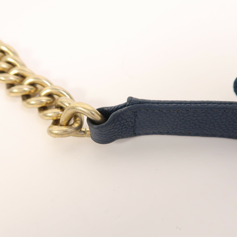 CHANEL 牛皮皮革Boy 20金扣鏈帶肩背袋-17