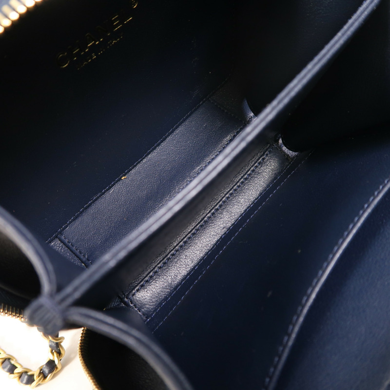 CHANEL 牛皮皮革Vanity Case金扣鏈帶手挽肩背兩用袋-4