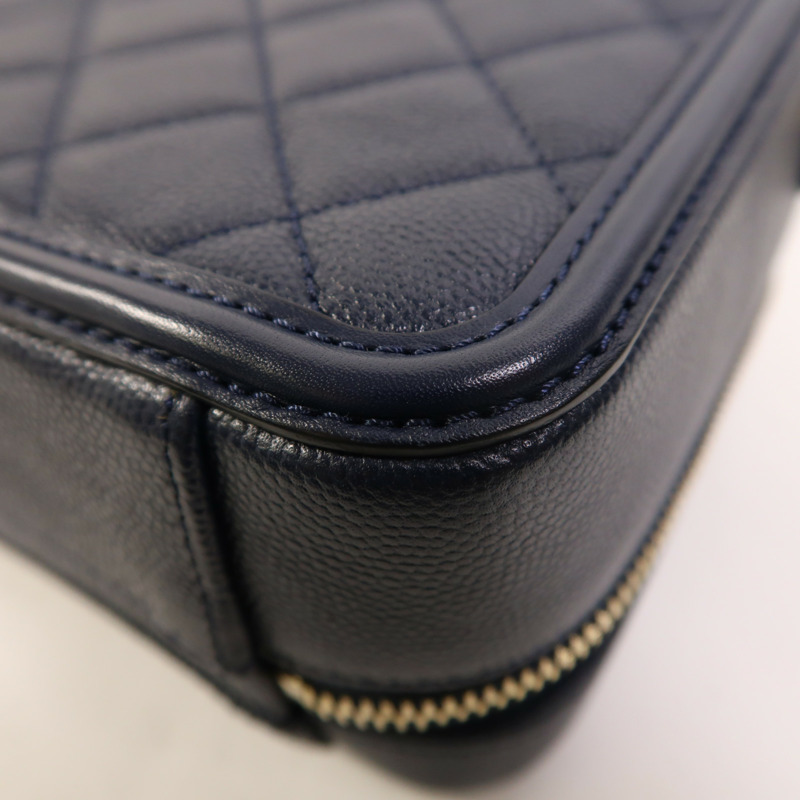 CHANEL 牛皮皮革Vanity Case金扣鏈帶手挽肩背兩用袋-12