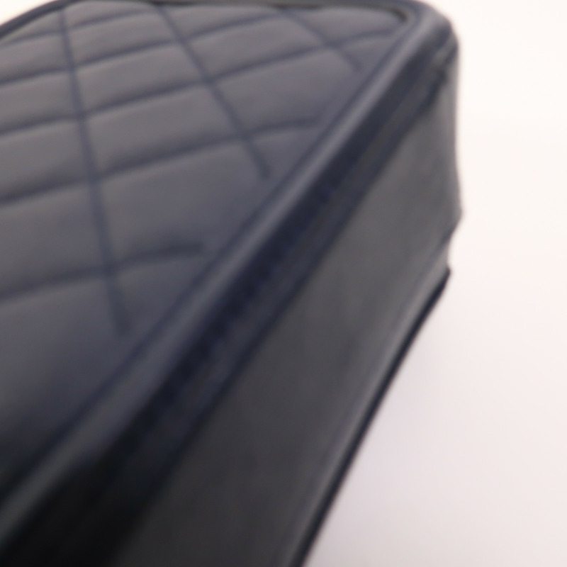 CHANEL 牛皮皮革Vanity Case金扣鏈帶手挽肩背兩用袋-13