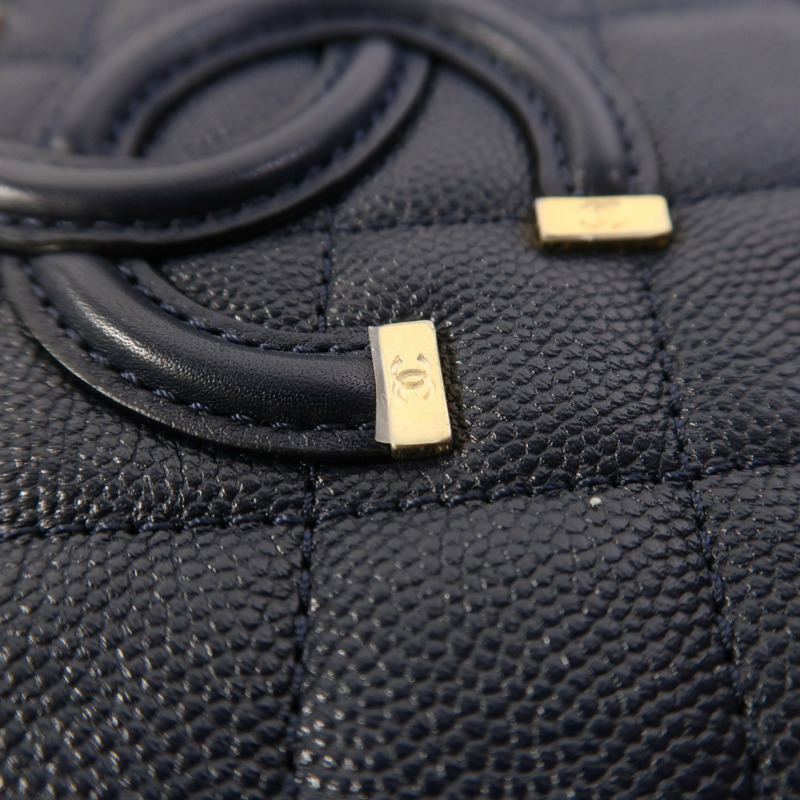 CHANEL 牛皮皮革Vanity Case金扣鏈帶手挽肩背兩用袋-15