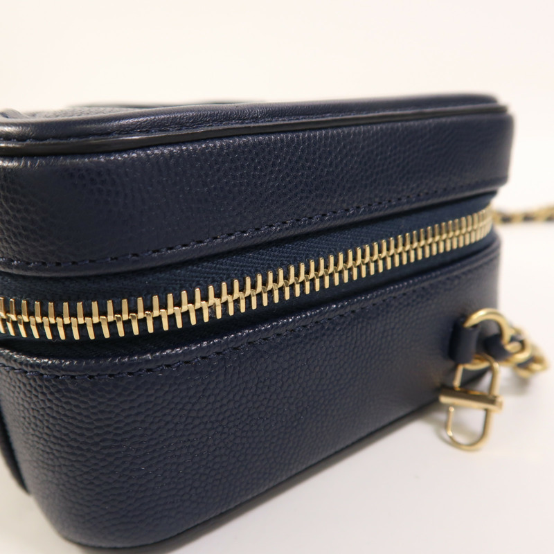 CHANEL 牛皮皮革Vanity Case金扣鏈帶手挽肩背兩用袋-17