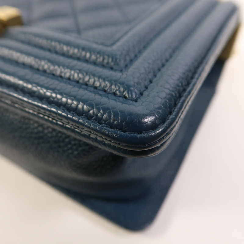 CHANEL 牛皮皮革Boy 20金扣鏈帶肩背袋-9