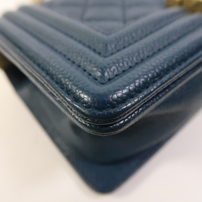 CHANEL 牛皮皮革Boy 20金扣鏈帶肩背袋-10