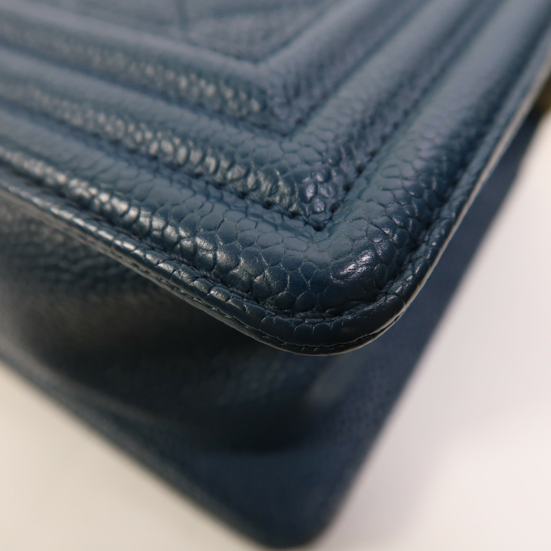 CHANEL 牛皮皮革Boy 20金扣鏈帶肩背袋-11