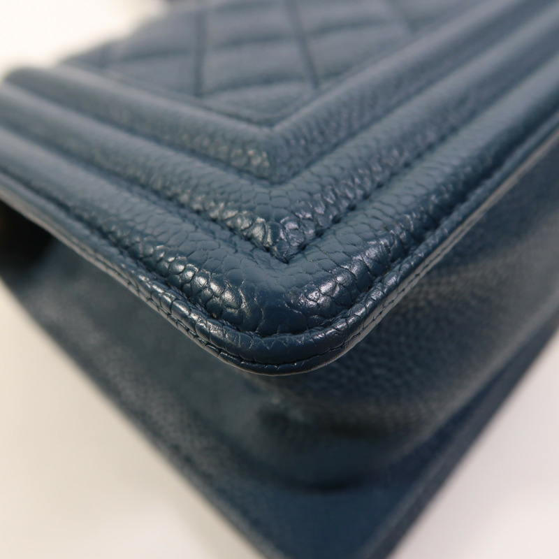 CHANEL 牛皮皮革Boy 20金扣鏈帶肩背袋-12