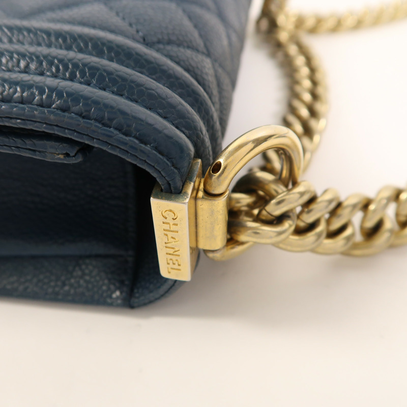 CHANEL 牛皮皮革Boy 20金扣鏈帶肩背袋-13