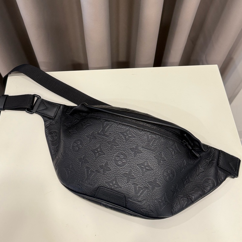 （極新美包）louisvuitton路易威登 黑壓紋discovery Pm腰包 M46036-0