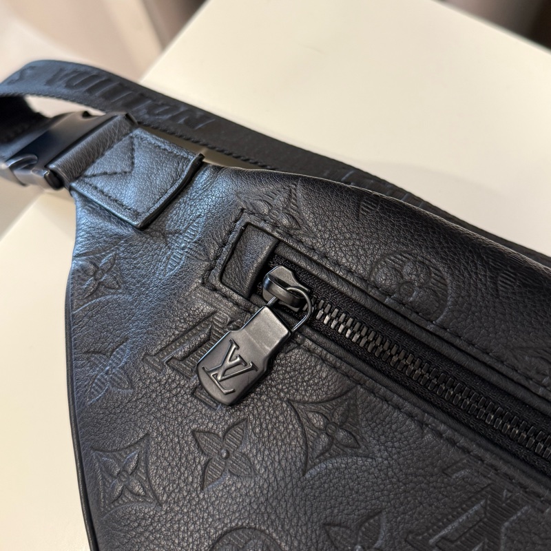 （極新美包）louisvuitton路易威登 黑壓紋discovery Pm腰包 M46036-3