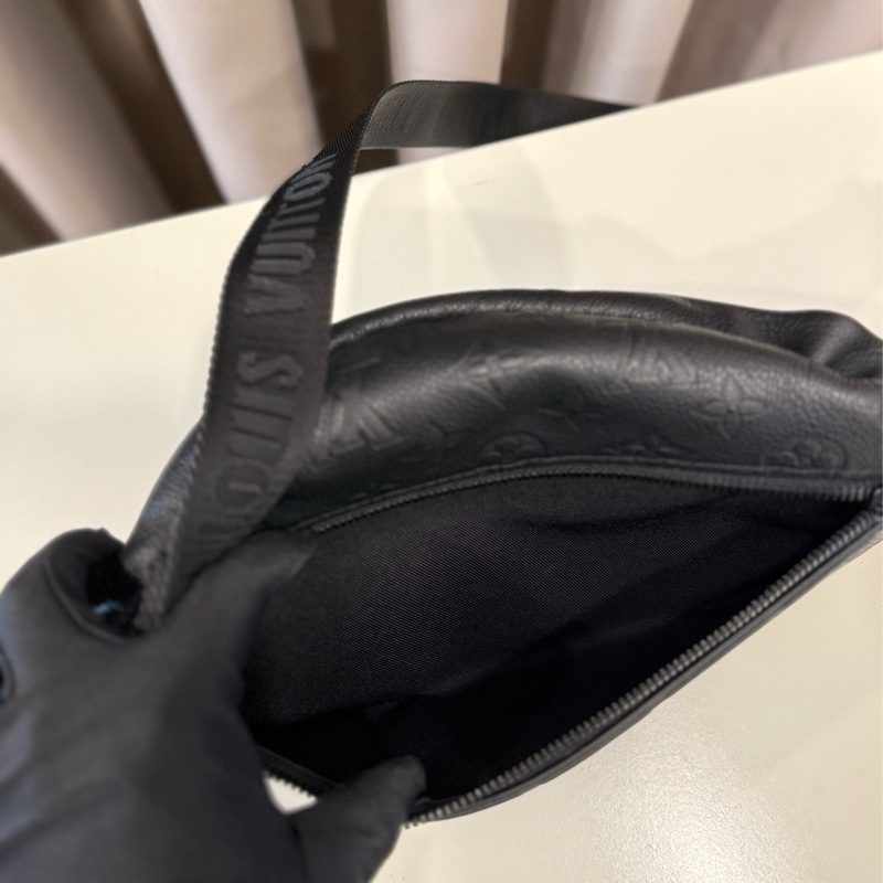 （極新美包）louisvuitton路易威登 黑壓紋discovery Pm腰包 M46036-5