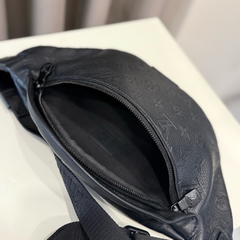 （極新美包）louisvuitton路易威登 黑壓紋discovery Pm腰包 M46036-7