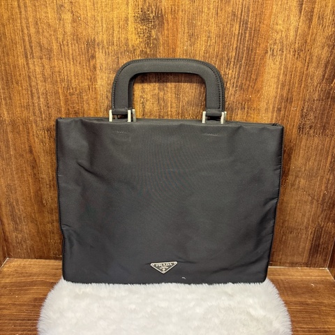 Prada 黑色手提包