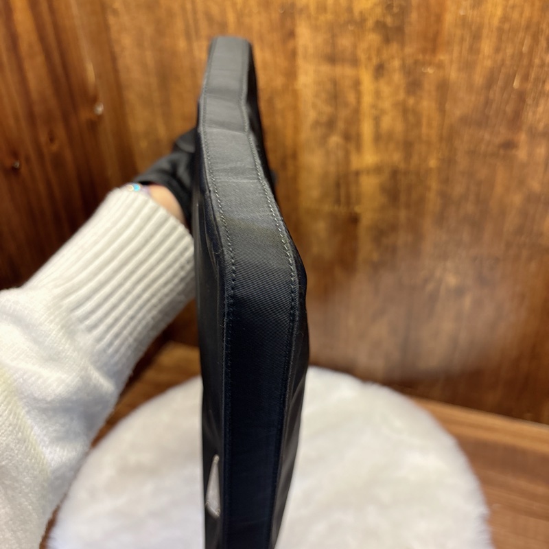 Prada 黑色手提包-4