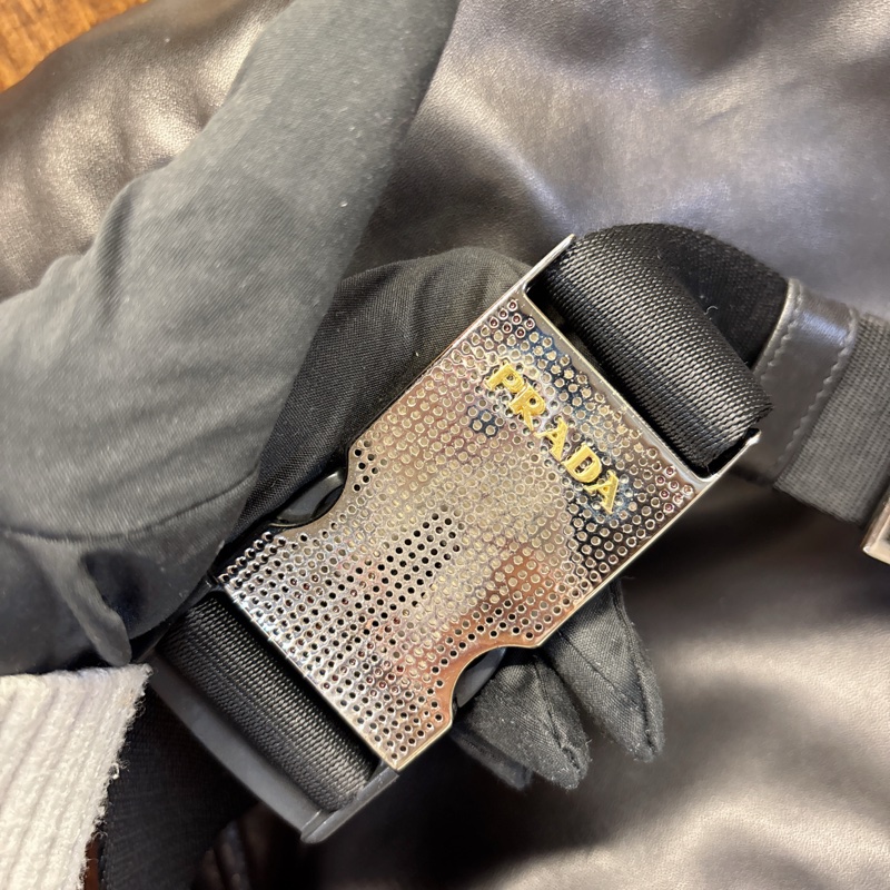 Prada 黑色皮革郵差包-2