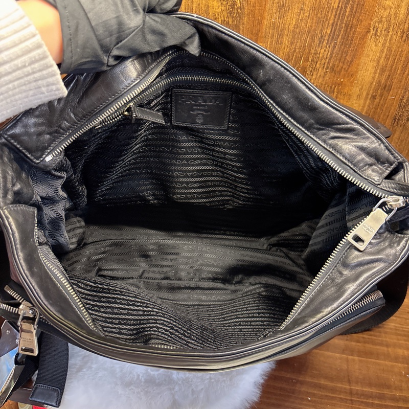 Prada 黑色皮革郵差包-7