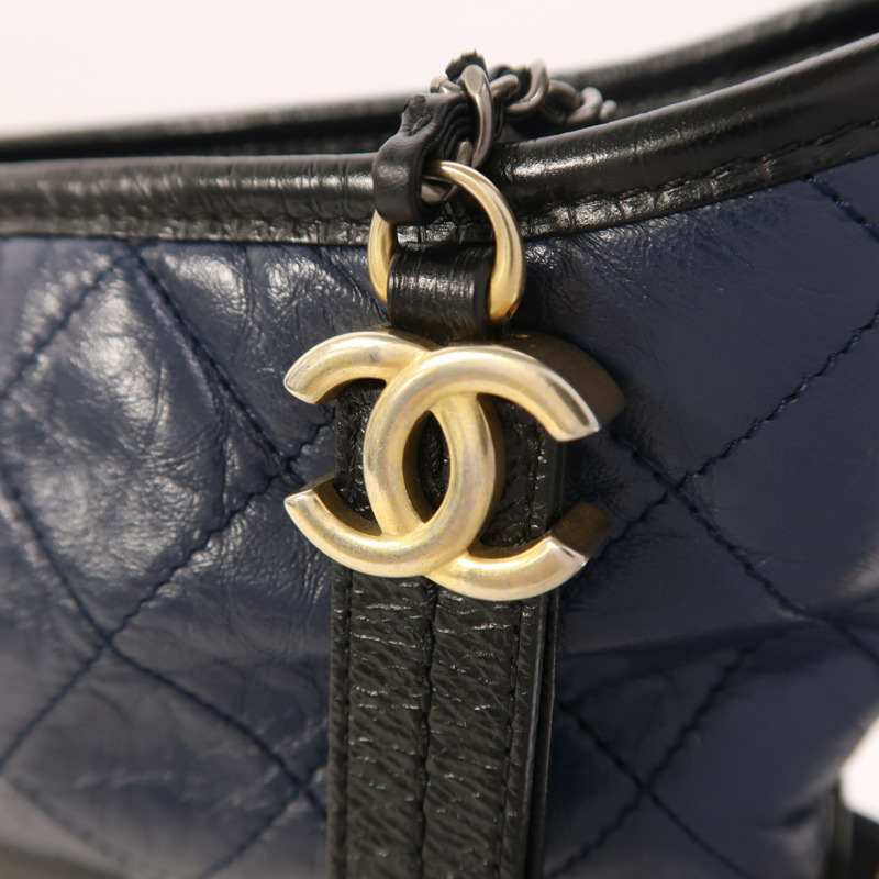 CHANEL 牛皮皮革Gabrielle Medium鏈帶肩背袋-18