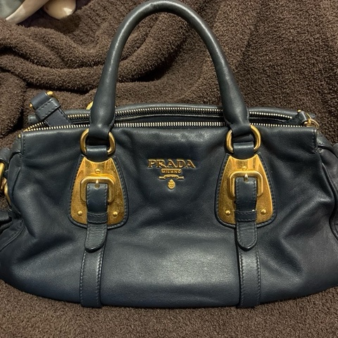 Prada 深藍色全皮 可斜背
