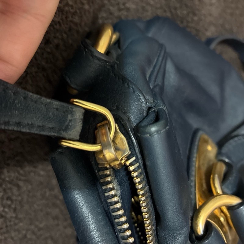 Prada 深藍色全皮 可斜背-12
