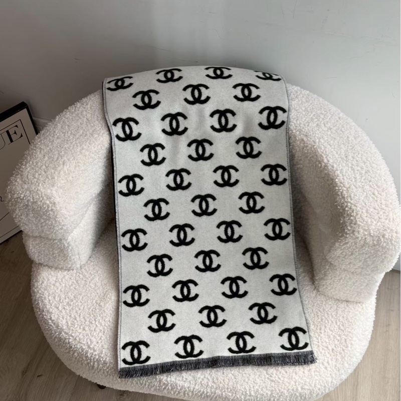 Chanel 經典熊貓logo圍巾-1