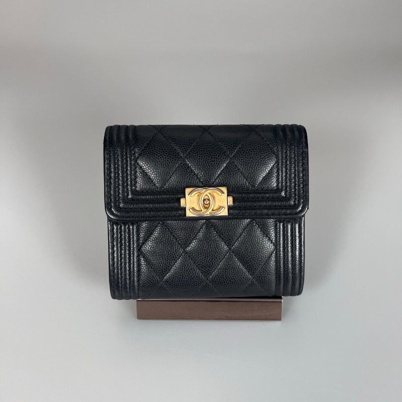 CHANEL BOY荔枝三折短夾 黑金 23開-0
