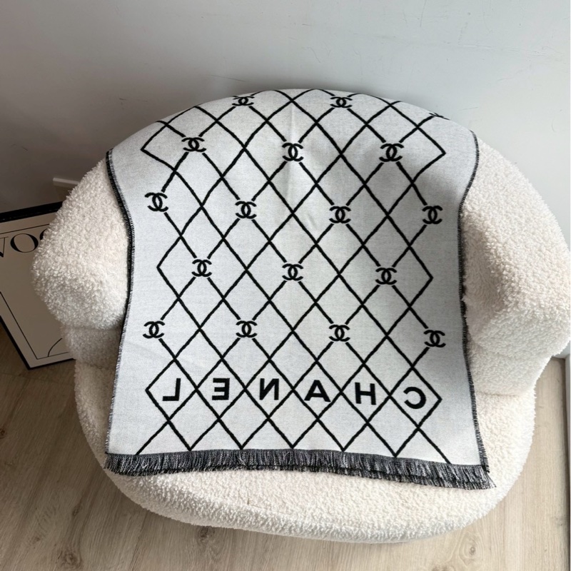 Chanel 黑色菱格紋圍巾-1