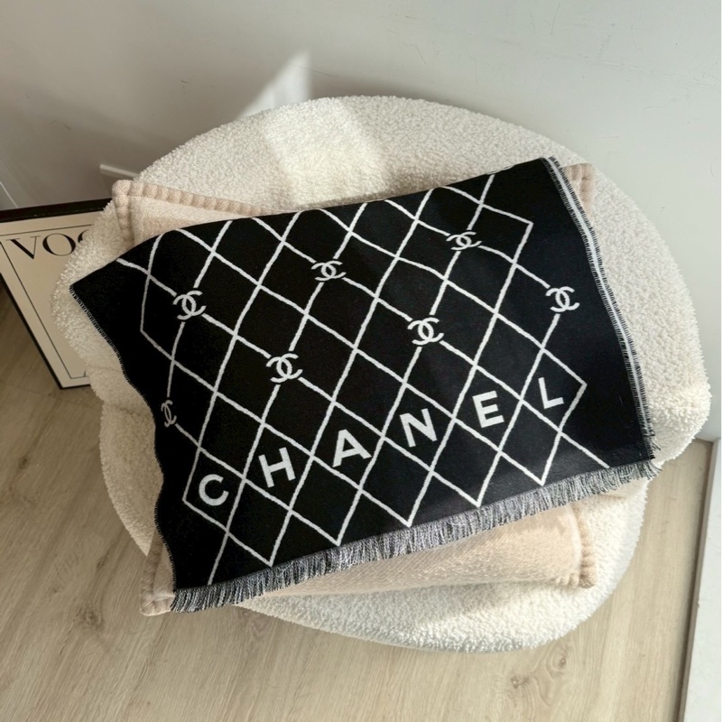 Chanel 黑色菱格紋圍巾-2