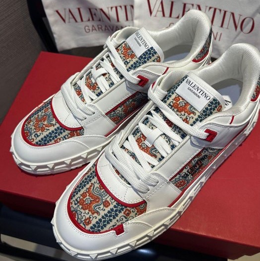 💎Han's house精品服飾💎 VALENTINO 范倫鐵諾 華倫天奴 小牛皮 鉚釘 鞋 原價37500-5