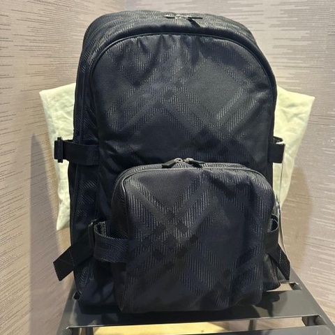 💎Han's house精品服飾💎 BURBERRY 尼龍 格紋 SHIELD 黑 後背 包 現貨 原價65000