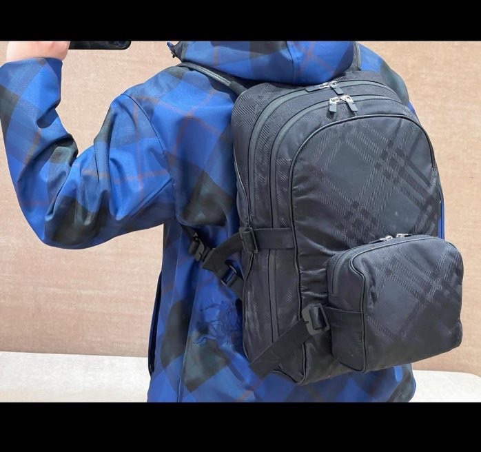 💎Han's house精品服飾💎 BURBERRY 尼龍 格紋 SHIELD 黑 後背 包 現貨 原價65000-1