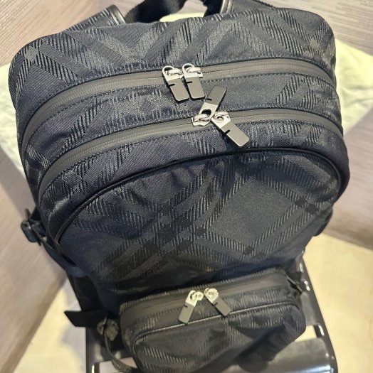 💎Han's house精品服飾💎 BURBERRY 尼龍 格紋 SHIELD 黑 後背 包 現貨 原價65000-3