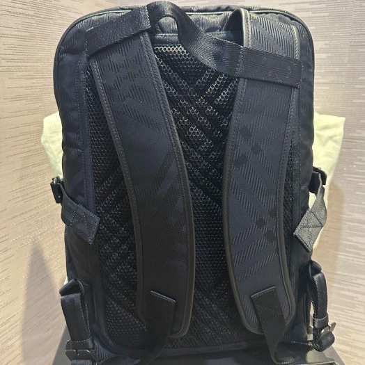 💎Han's house精品服飾💎 BURBERRY 尼龍 格紋 SHIELD 黑 後背 包 現貨 原價65000-5