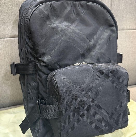 💎Han's house精品服飾💎 BURBERRY 尼龍 格紋 SHIELD 黑 後背 包 現貨 原價65000-9