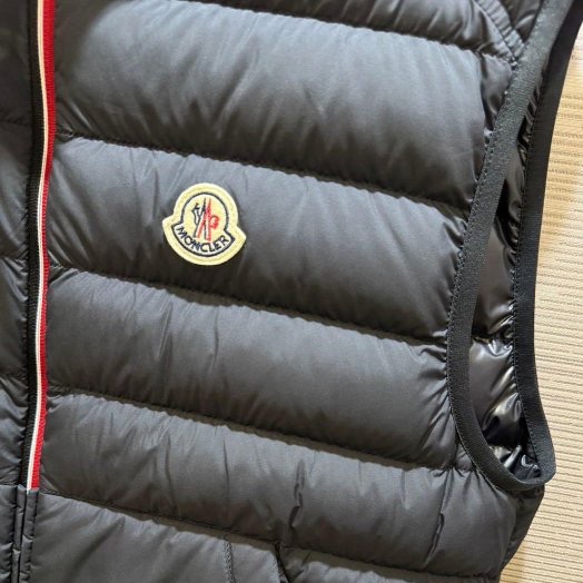 💎Han's house精品服飾💎 moncler Rabuons 消光 羽絨  背心-1