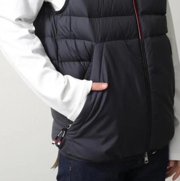 💎Han's house精品服飾💎 moncler Rabuons 消光 羽絨  背心-8
