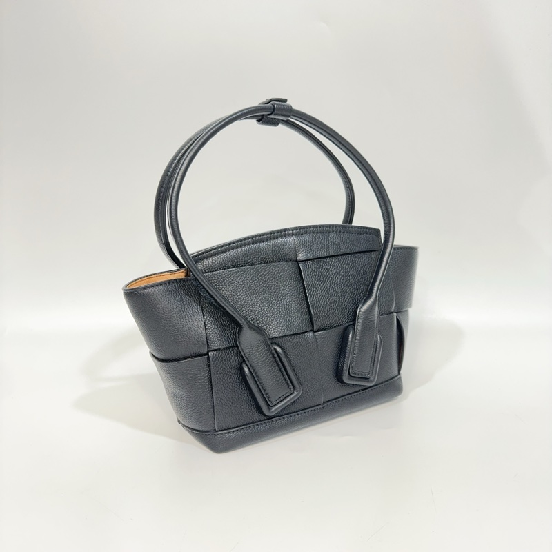 BV黑色大編織牛皮Arco29手提斜背包-2