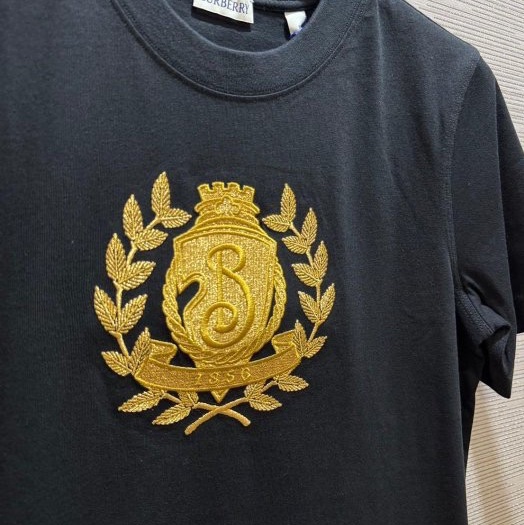 💎Han's house精品服飾💎 BURBERRY 刺繡 短T 男女共穿 現貨 S原價19500 短袖 T恤-2