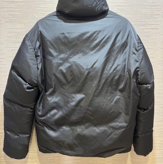 💎Han's house精品服飾💎 Burberry 戰馬 騎士 羽絨 外套 現貨 S ~ L 原價80000-4