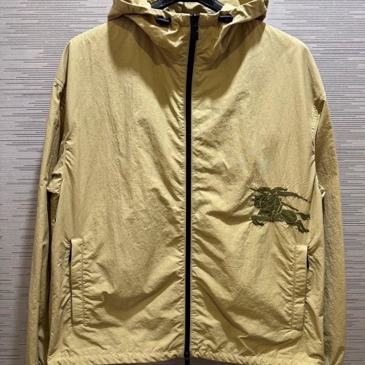 💎Han's house精品服飾💎 BURBERRY 刺繡 戰馬 騎士 連帽 外套 風衣  原價46000-0