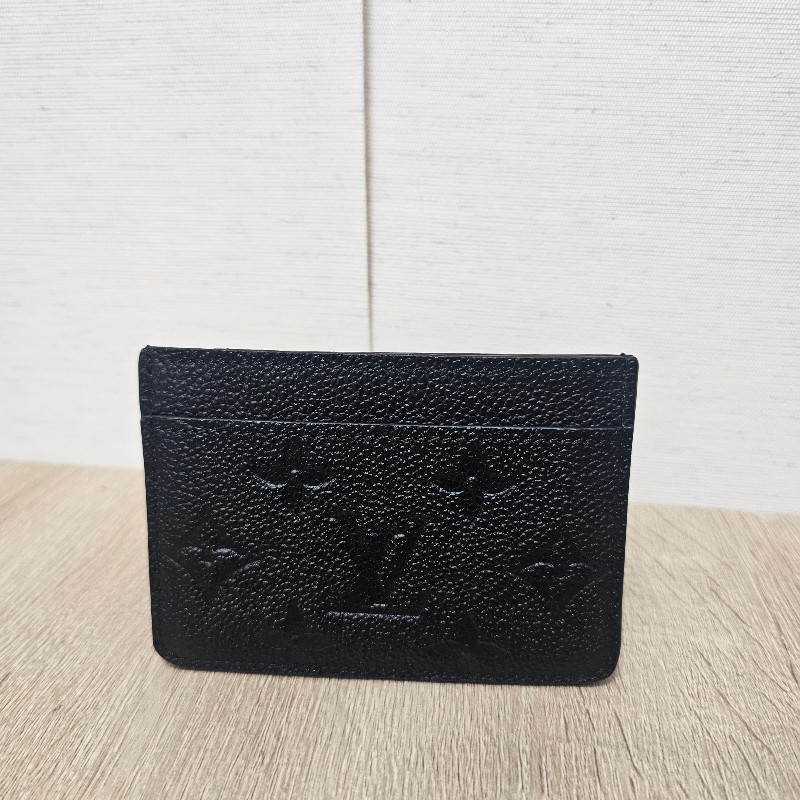 [新年超甜福利🧧] LV黑牛皮壓紋名片卡夾-1
