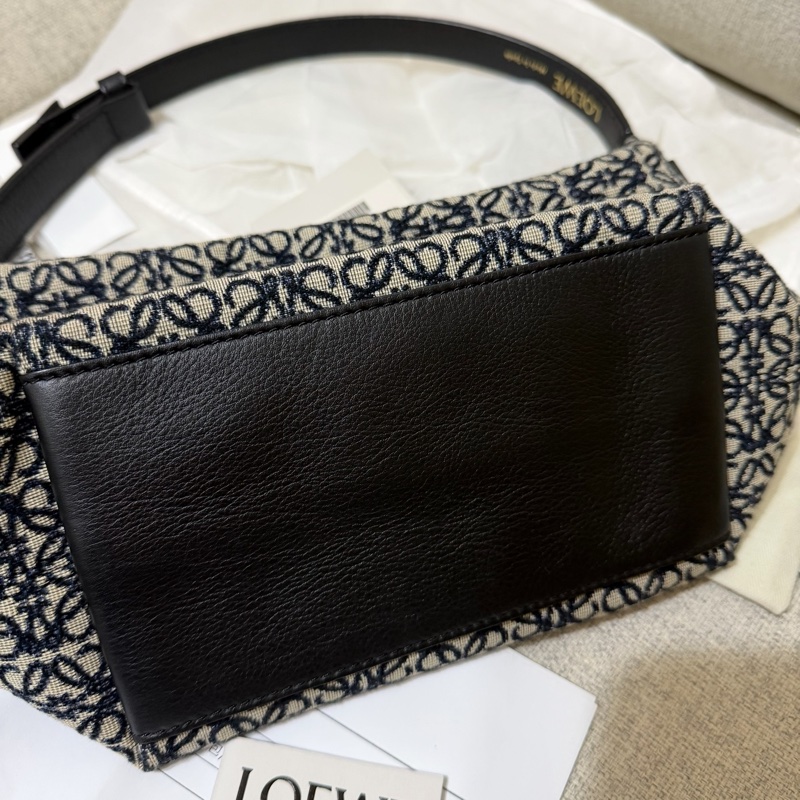 Loewe LOEWE Cubi 緹花帆布小牛皮 小號飯盒包 海軍藍-1