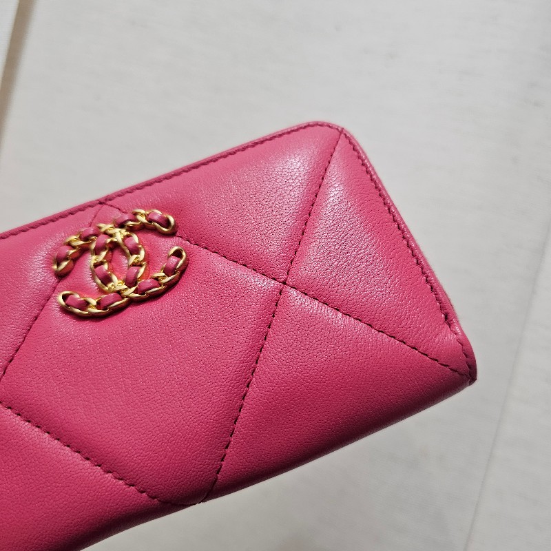 [ 新年福利推薦🧧] Chanel玫粉羊皮金釦19系列拉鏈中夾-2