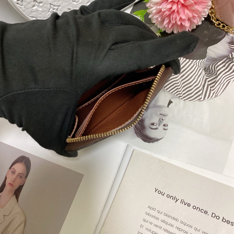 LV M60067經典老花拉鍊零錢包 🏅-16