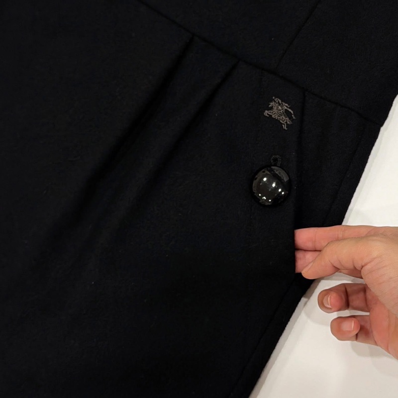 BURBERRY 大鈕扣口袋毛料戰馬洋裝黑色-4