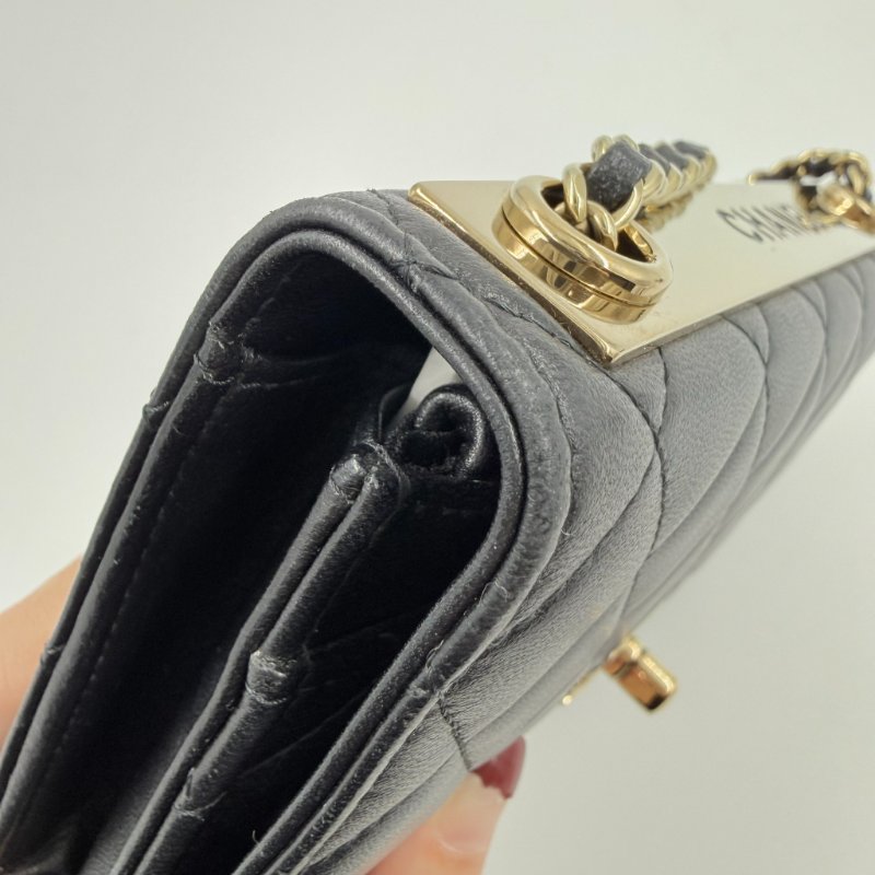 CHANEL - 黑色羊皮金釦Trendy CC Wallet on Chain ╻ WOC-18