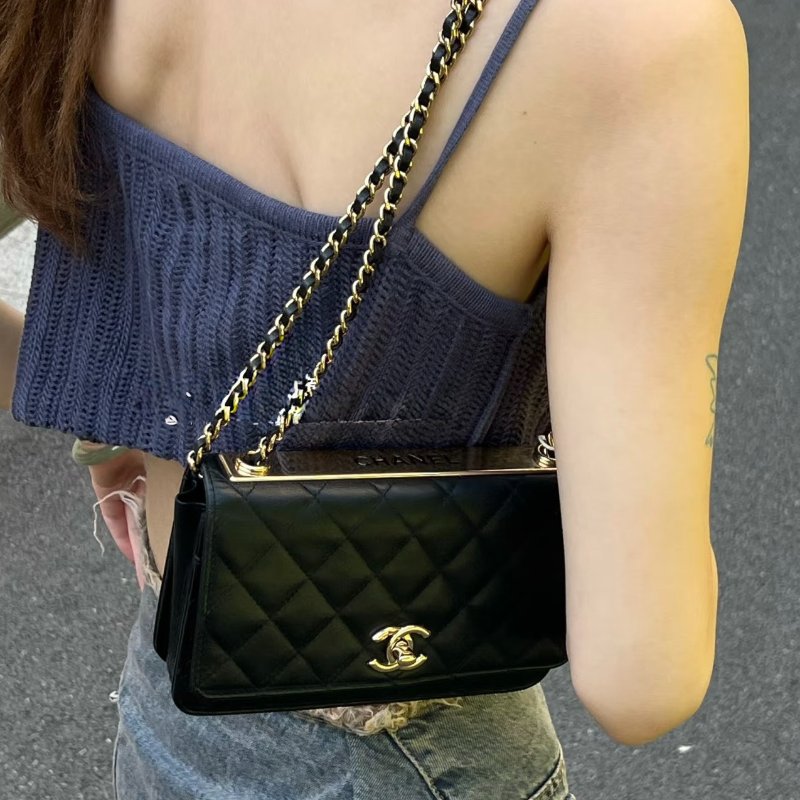 CHANEL - 黑色羊皮金釦Trendy CC Wallet on Chain ╻ WOC-1