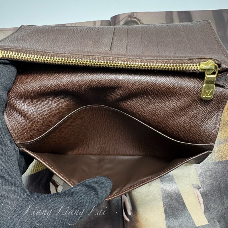 LOUIS VUITTON LV Brazza Damier Ebene 經典棋盤格長夾-10