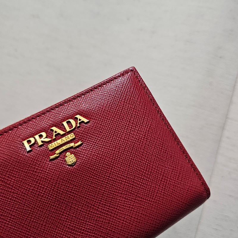 [紅色新年福利🧧] Prada紅防刮牛皮金釦短夾-6