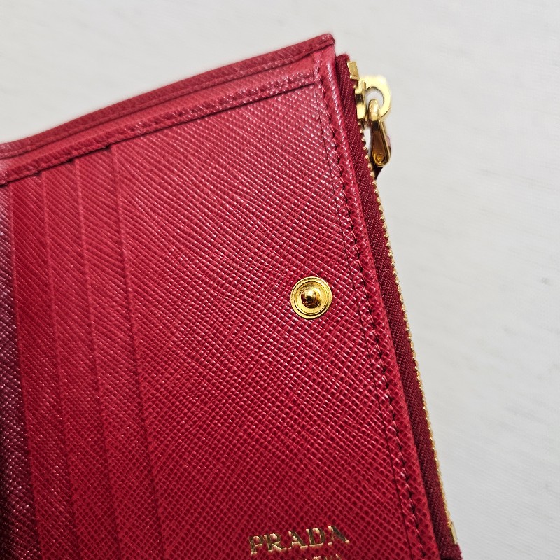 [紅色新年福利🧧] Prada紅防刮牛皮金釦短夾-15