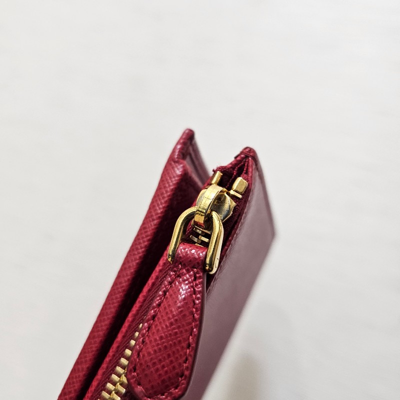 [紅色新年福利🧧] Prada紅防刮牛皮金釦短夾-21